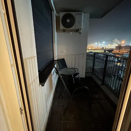 Nearport Apartment *